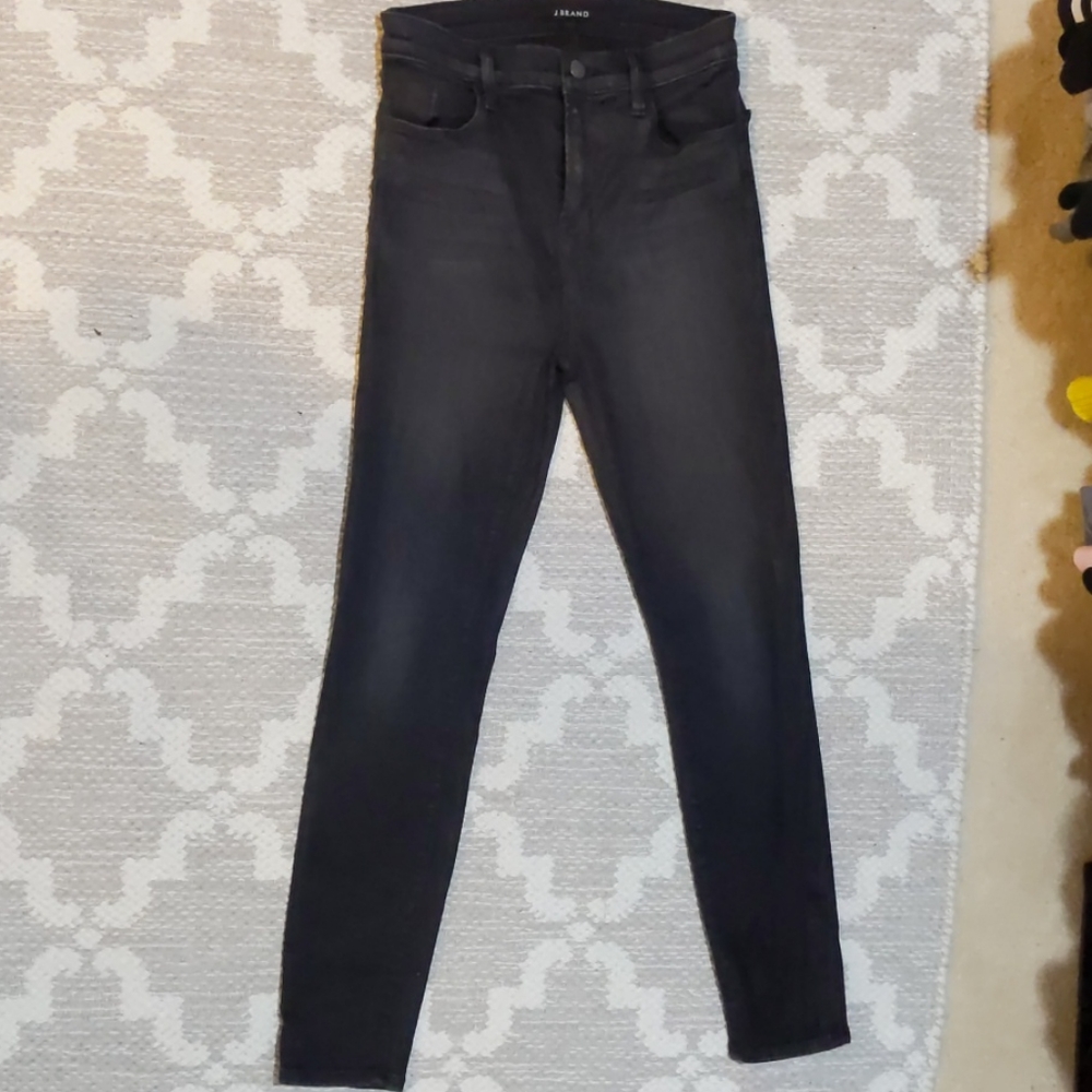 Size 28 JBrand Alana jeans in Black Elixir